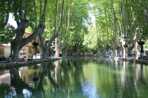 Appartement T2 Centre Village Cucuron Kültér fotó
